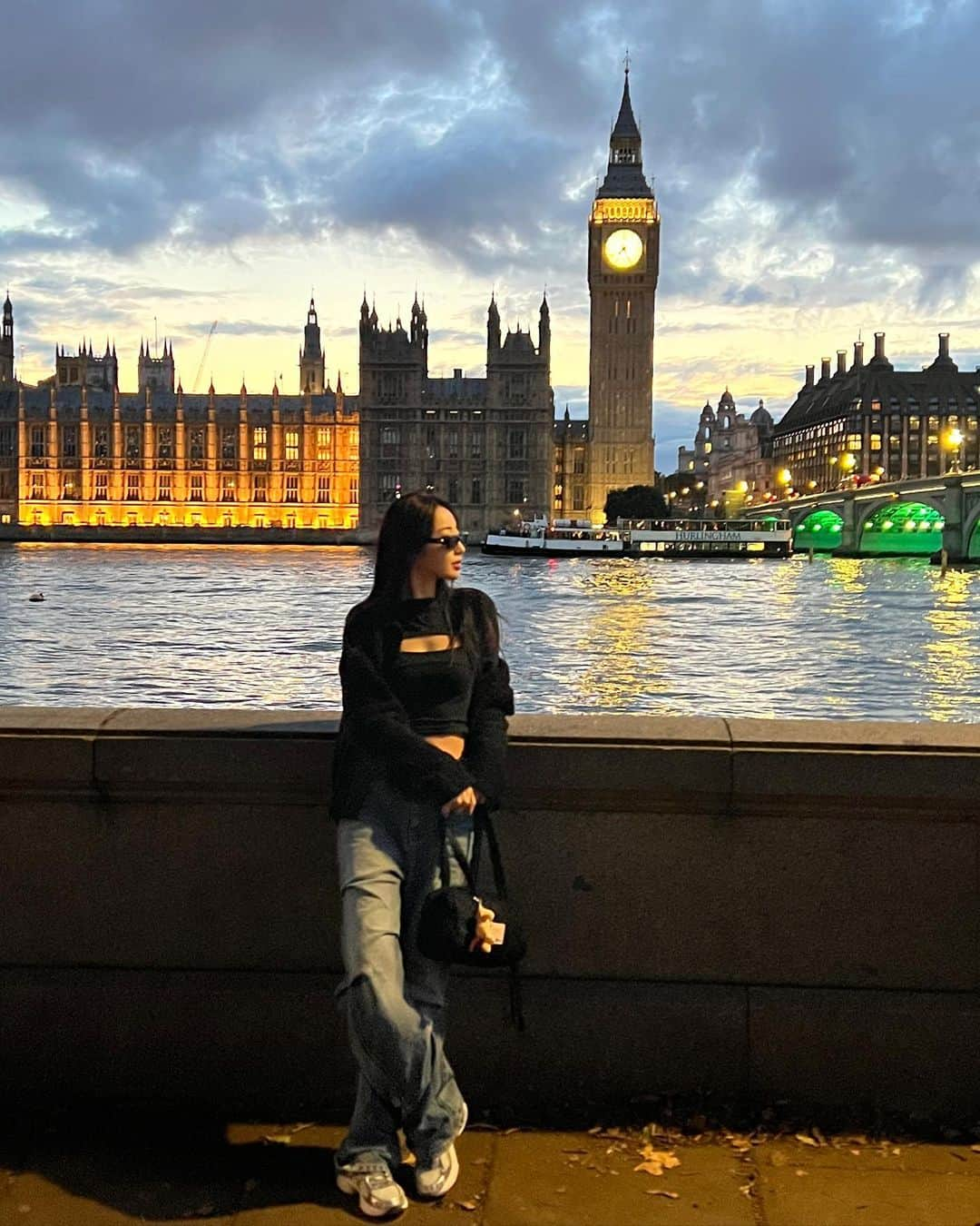 ギョンリ さんのインスタグラム写真 - (ギョンリ Instagram)「London & Paris vlog upload🫦 시차적응 실패 했던 지난날, 정신 똑바로 차리고 좋은 곳 예쁜 곳 더 가볼껄 하는 아쉬움이 남지만 내 성격과 취향을 확실히 파악 할 수 있었던 여행! 다음에 떠날땐 나도 계획을 좀 세워볼까봐..?✍🏻」11月4日 22時15分 - gyeongree