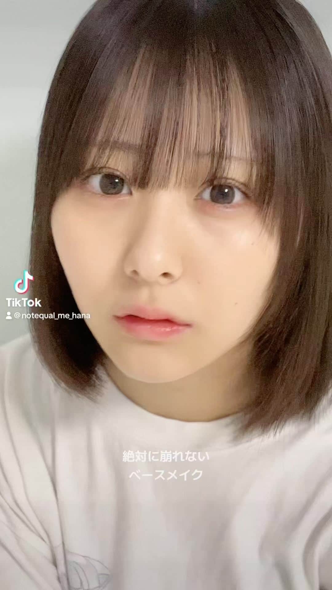 のインスタグラム：「・  研究して試して完成した ライブでも絶対崩れないベースメイクです…！  カラコンはViewm1dayのクラッシーベージュ 🐺  コスメ ○メイクキープスプレー KOSE (MAKE KEEP MIST EX) ○下地 JILLSTUART (イルミネイティング セラムプライマー UV 01) Dior (ディオール スノー メイクアップ ベース UV35) ○ファンデーション GIVERNY (高密着シグネチャファンデーション) ○ファンデーション用パフ TIRTIR (ZOZOTOWNで2つ入りで買えます！) ○パウダー KOSE (MAKE KEEP POWDER)  お名前間違えてたらごめんなさい！ ちなみにメイク動画のリクエストが多かったのでフルメイク撮ろうとしたのですが、途中で力尽きました(笑) 需要あったら続きとります(^._.^)ﾉ」