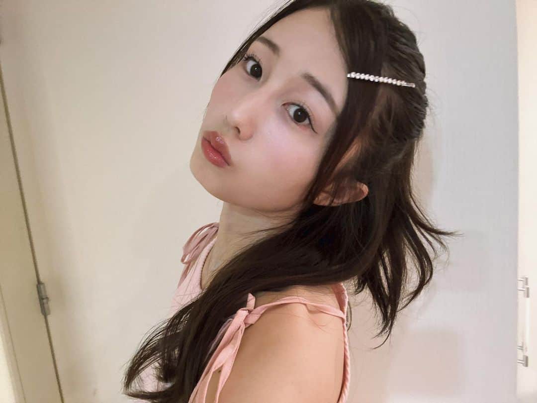 増澤璃凜子のインスタグラム：「𝑁𝑜𝑣𝑒𝑚𝑏𝑒𝑟?💍🌷 ⁡ ⁡ キャミトップスで過ごしてるよ。  #hellonovember #셀카」