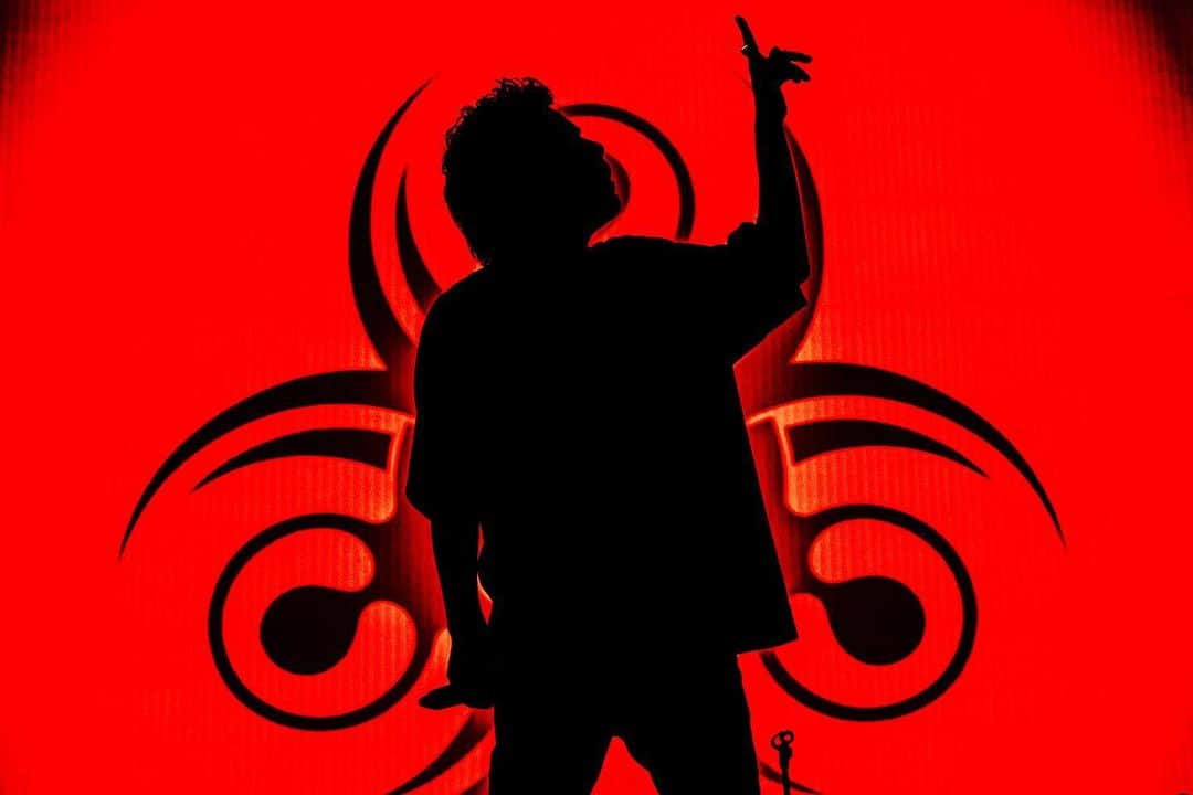Kenta Koieさんのインスタグラム写真 - (Kenta KoieInstagram)「日本のロックシーンに新たな可能性をもたらしてくれたBRING ME THE HORIZONに👏❤️‍🔥 俺たち日本のバンドも負けてられない、こっから逆襲を始めよう。  Thank to @bringmethehorizon to bring new possibilities in Japanese rock scene🔥  Photo by @shot.row」11月4日 22時27分 - kencrossfaith