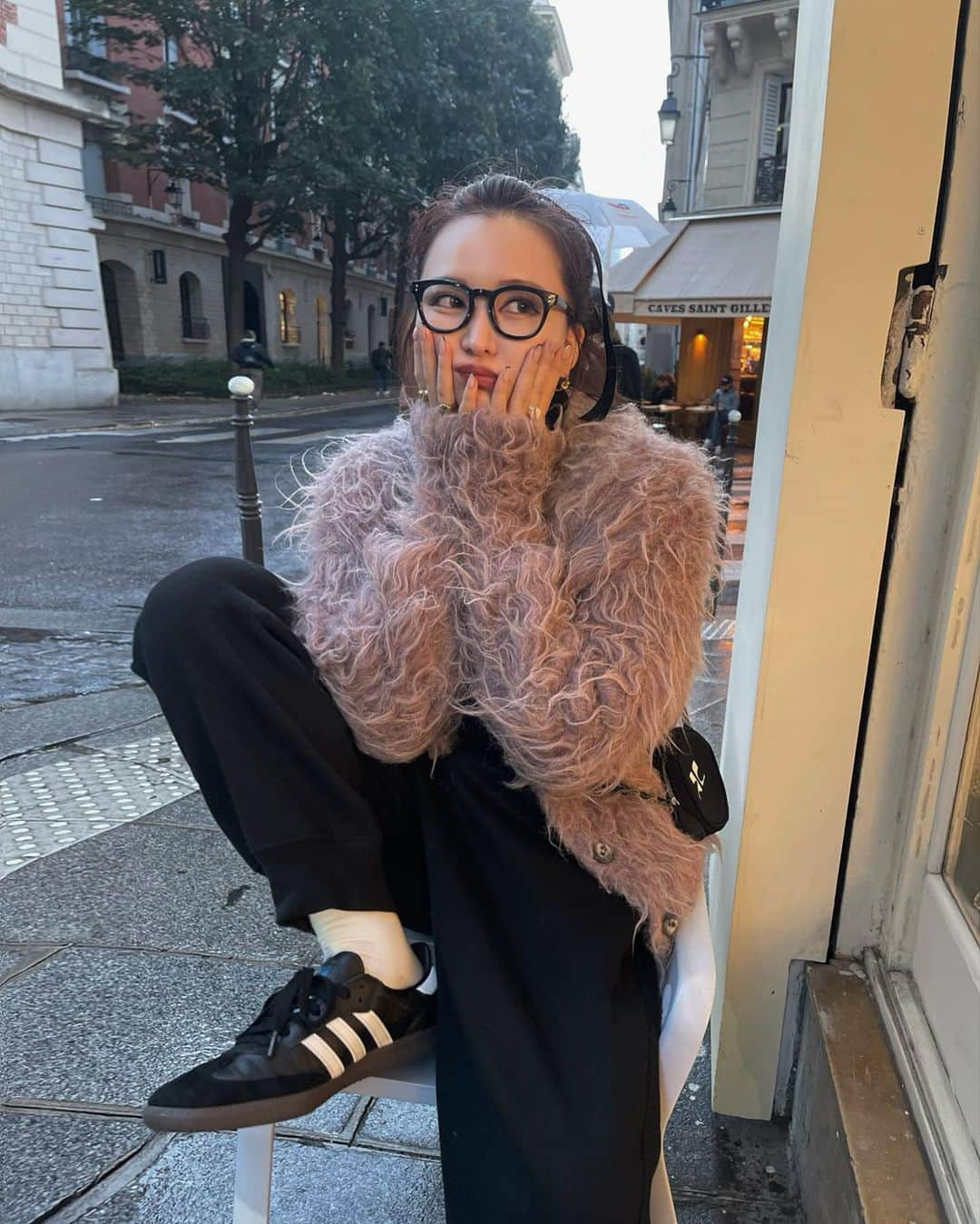 白倉あやのインスタグラム：「Best color cardigan @the_toe_official 🖤 all black × mauve pink  outfits 👟💨」