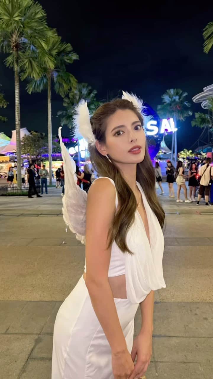 MINAMIのインスタグラム：「. Universal Studio 🌏 .  VENUSのコスプレして ハロウィンナイトに行ったよ🎃🪽🍭  ホラーアトラクション 6つ制覇して楽しすぎた〜❤️  . . . #instagood  #likeforlike #女子旅 #タビジョ #国内旅行  #フォロー  #makeup  #海外旅行  #インスタ映え  #happy #旅行  #外国人風カラー #ハーフモデル  #海外旅行好きな人と繋がりたい #japanesegirl #universalstudios #Halloween #ハロウィンコスプレ #コスプレ」