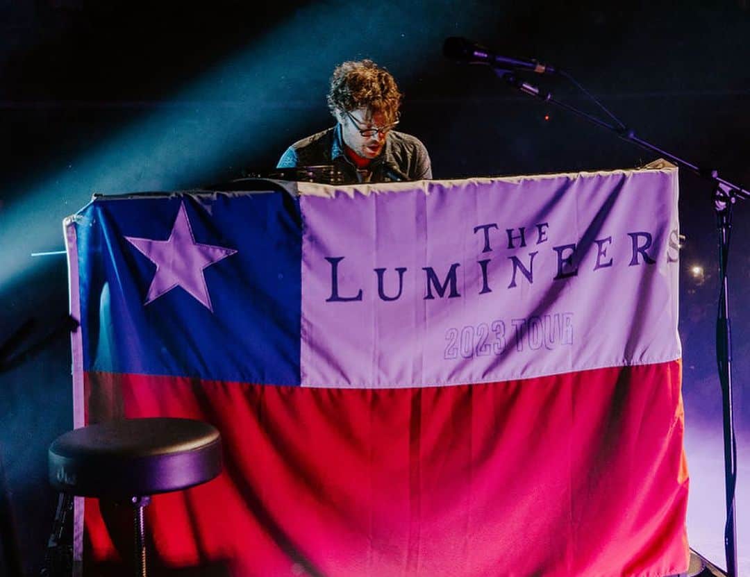 The Lumineersさんのインスタグラム写真 - (The LumineersInstagram)「Santiago, Chile last night!! ♥️🇨🇱♥️」11月4日 22時30分 - thelumineers
