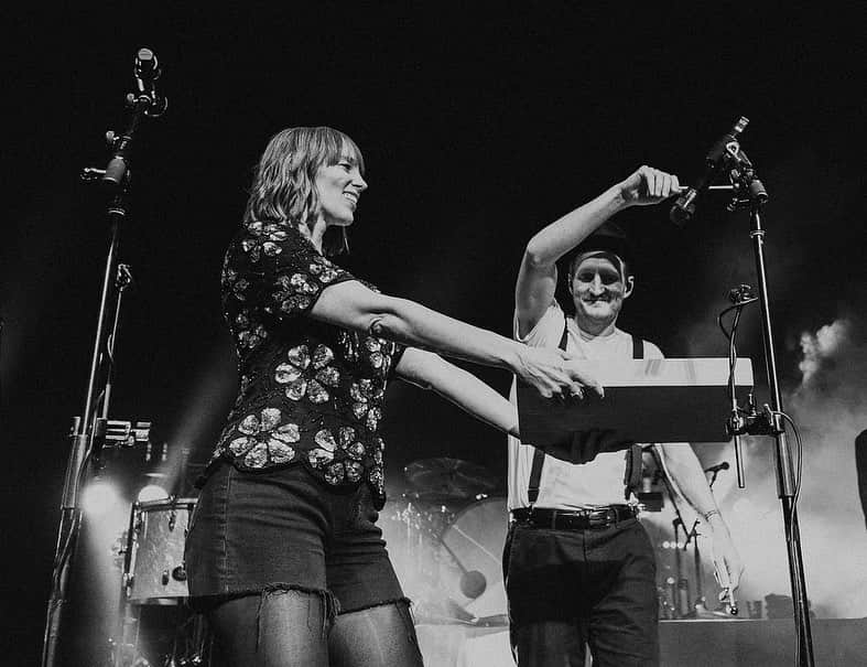 The Lumineersさんのインスタグラム写真 - (The LumineersInstagram)「Santiago, Chile last night!! ♥️🇨🇱♥️」11月4日 22時30分 - thelumineers