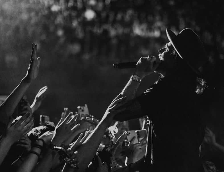 The Lumineersさんのインスタグラム写真 - (The LumineersInstagram)「Santiago, Chile last night!! ♥️🇨🇱♥️」11月4日 22時30分 - thelumineers