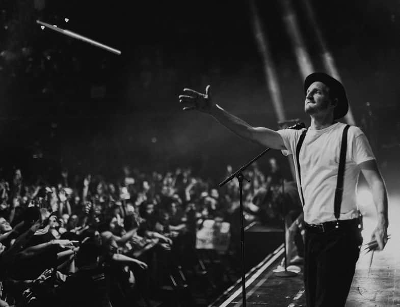 The Lumineersさんのインスタグラム写真 - (The LumineersInstagram)「Santiago, Chile last night!! ♥️🇨🇱♥️」11月4日 22時30分 - thelumineers