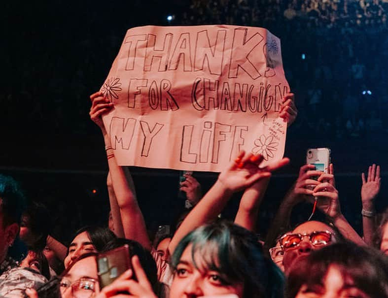 The Lumineersさんのインスタグラム写真 - (The LumineersInstagram)「Santiago, Chile last night!! ♥️🇨🇱♥️」11月4日 22時30分 - thelumineers