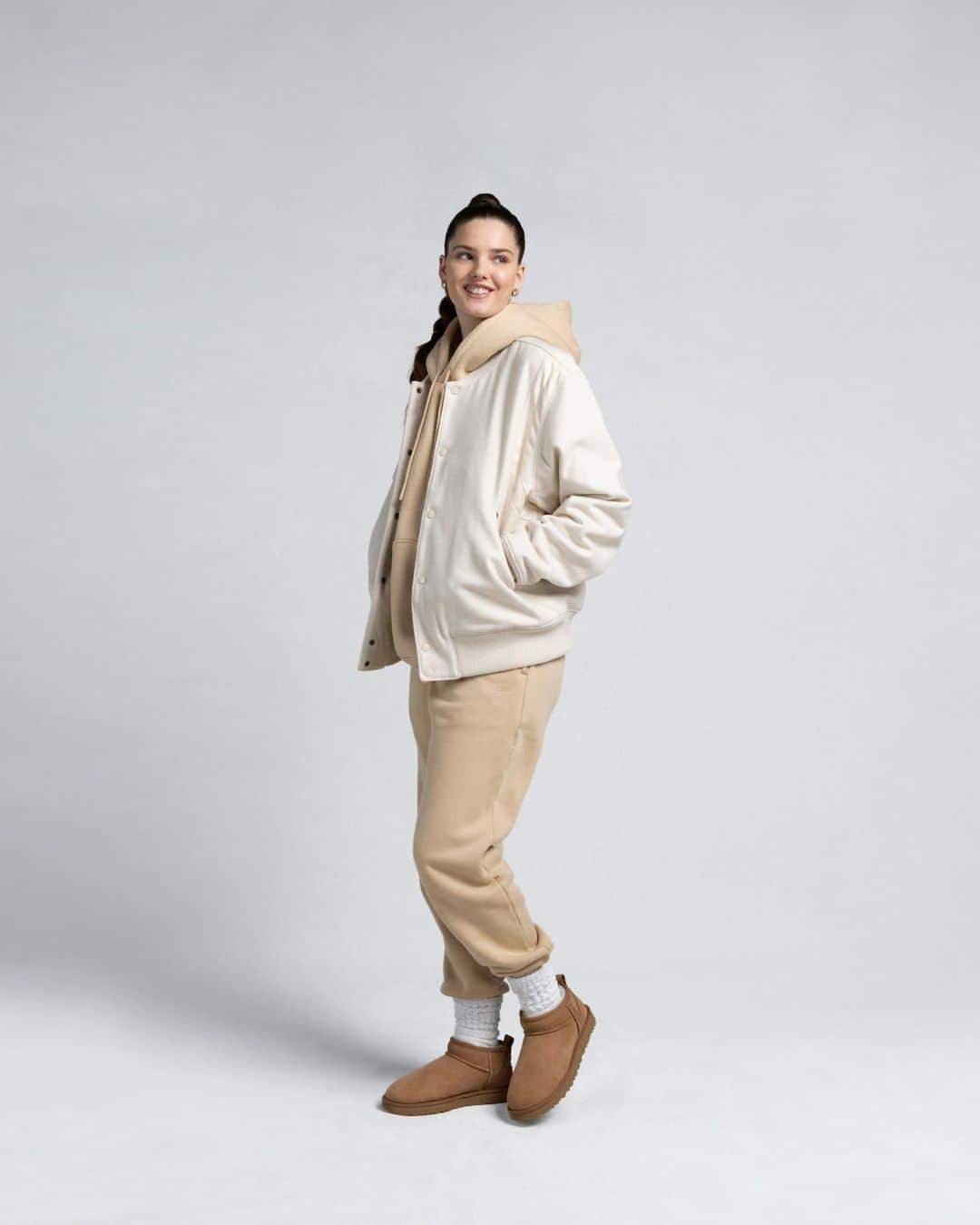 Foot Lockerのインスタグラム：「Bundle up 🥶   Prep for colder temps with essentials from LCKR & classics from UGG in store & online now.」