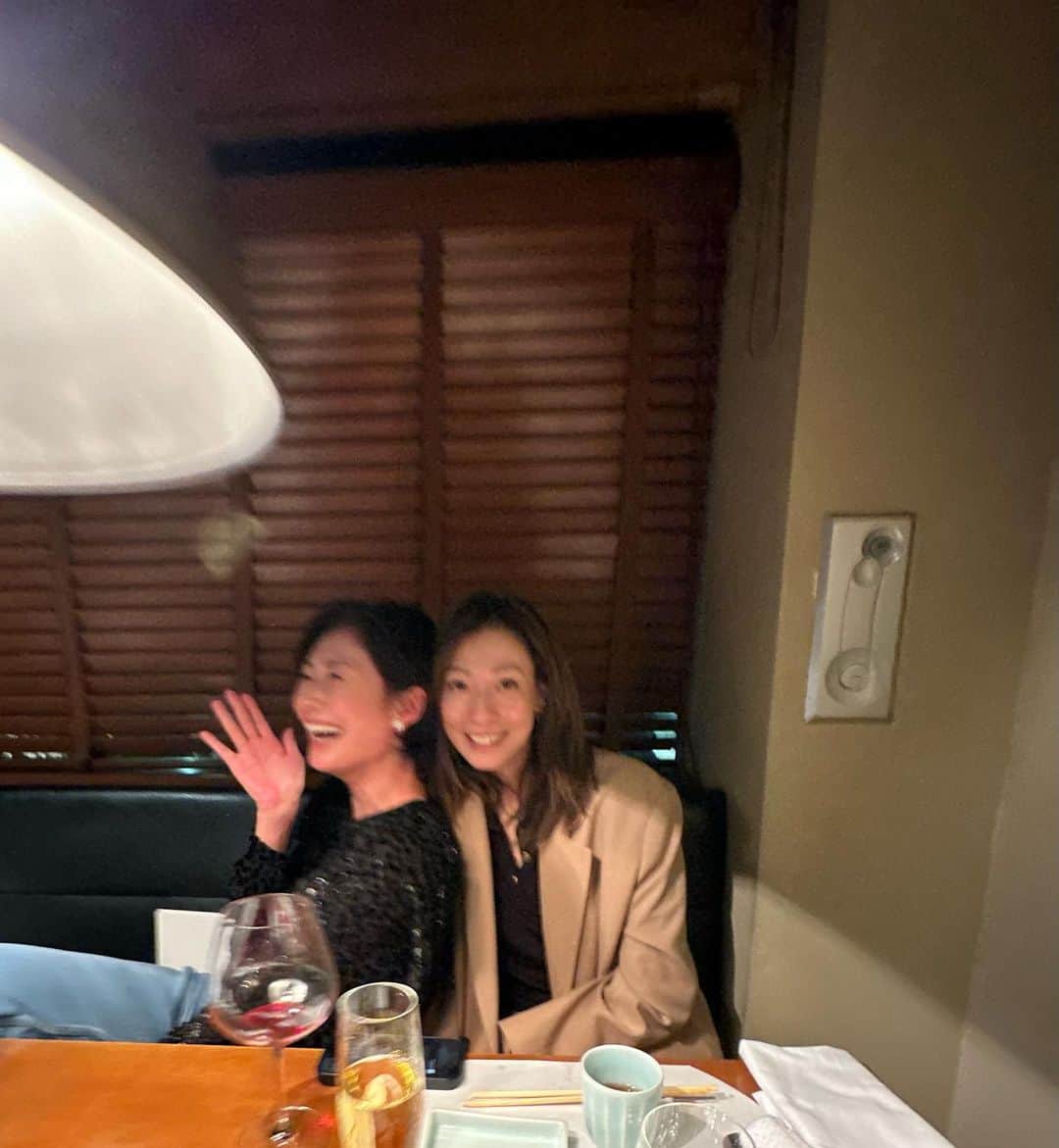 田丸麻紀のインスタグラム：「We had such a wonderful time with our the best family friends from HongKong tonight. It is interesting to see our children to get along well with our the best friend’s children.  We love you and miss you already!!」