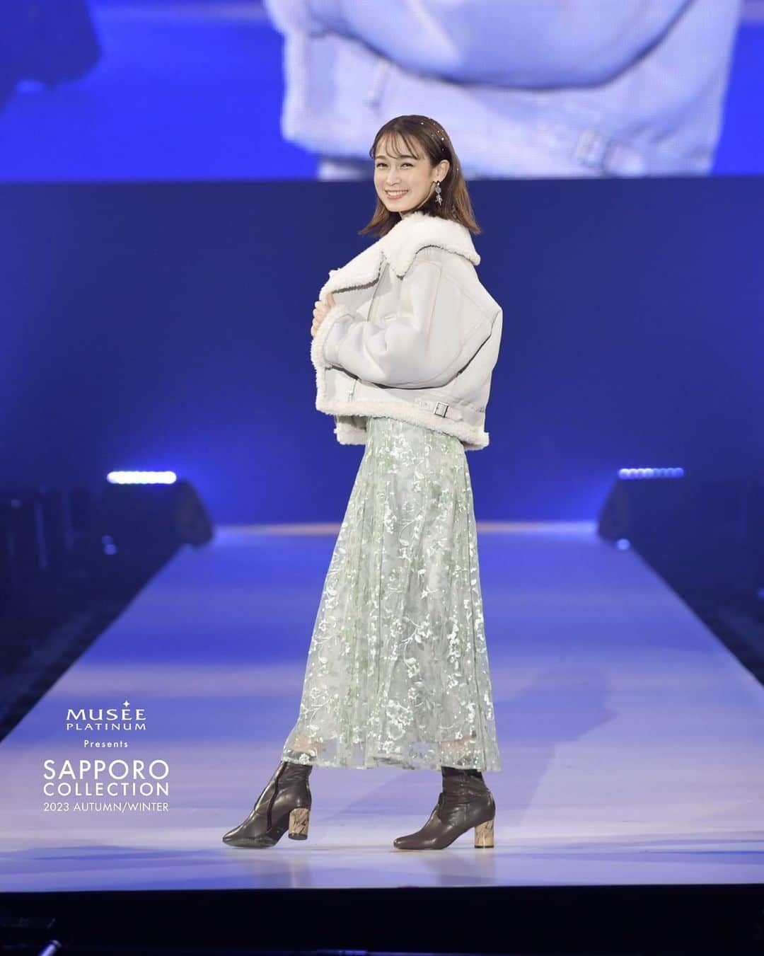 札幌コレクションのインスタグラム：「🫧SPECIAL STAGE SHOT🫧  ミュゼプラチナム Presents SAPPORO COLLECTION 2023 A/W FASHION STAGE【MERCURYDUO】  @mercuryduo_com   #藤井サチ @sachi_fujii_official   ┈┈┈┈┈┈┈┈┈┈┈┈┈┈┈ 次回2024.3.16(土)開催決定!! 超速先行販売開始🏃💨 ハイライトからcheckしてね✔︎  SAPPORO COLLECTION 2024 SPRING/SUMMER 会場🏟｜北海きたえーる 日程📆｜2024.3.16(土)  ●全席指定・先着順 SS席　¥7,500 S席　 ¥6,000 A席　 ¥5,000 ┈┈┈┈┈┈┈┈┈┈┈┈┈┈┈  #札幌コレクション #サツコレ #サツコレAW #サツコレ23AW #札幌ファッションショー #sapporocollection #ファッションショー #ファッションイベント #札幌 #札幌イベント #北海道 #北海道イベント」