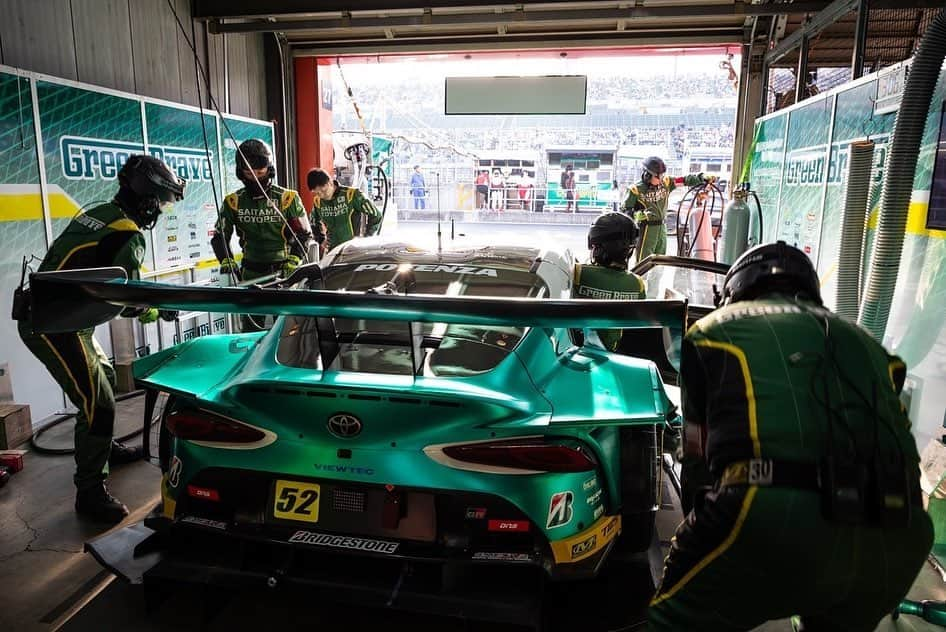 有栖未桜さんのインスタグラム写真 - (有栖未桜Instagram)「SUPERGT Rd.8 もてぎ 予選日🏎🏁 ⁡ 予選日たくさんの応援 ありがとうございました！🫶💚 予選でのシリーズチャンピオン決定はなりませんでしたが 楽しみは後にとっておく…！ てことで明日の決勝がより楽しみですね！！！！✨✨✨ ⁡ 明日52号車は7番手からのスタートとなります！ 今シーズン最後のレース 52号車の力強い走りに期待して そしてシリーズチャンピオン獲得を目指して 今年1番の熱い応援を よろしくお願いいたします🥹❤️‍🔥❤️‍🔥❤️‍🔥 ⁡ 明日のスタート進行は みさがグリッド担当 みおちがフラッグ担当となります\(˙꒳˙ )/ なかなかフラッグを持てる機会なんてないので この嬉しさを噛み締めながらしっかり歩いてきます☺️ ⁡ ⁡ #supergt #埼玉トヨペットgreenbrave #greenbrave #埼玉トヨペットサポーターズ2023  #レースクイーン #rq #コスプレイヤー #ショートカッ党 #ポートレートモデル #有栖未桜 #みおるー沼 #followme」11月4日 22時41分 - miiion_official