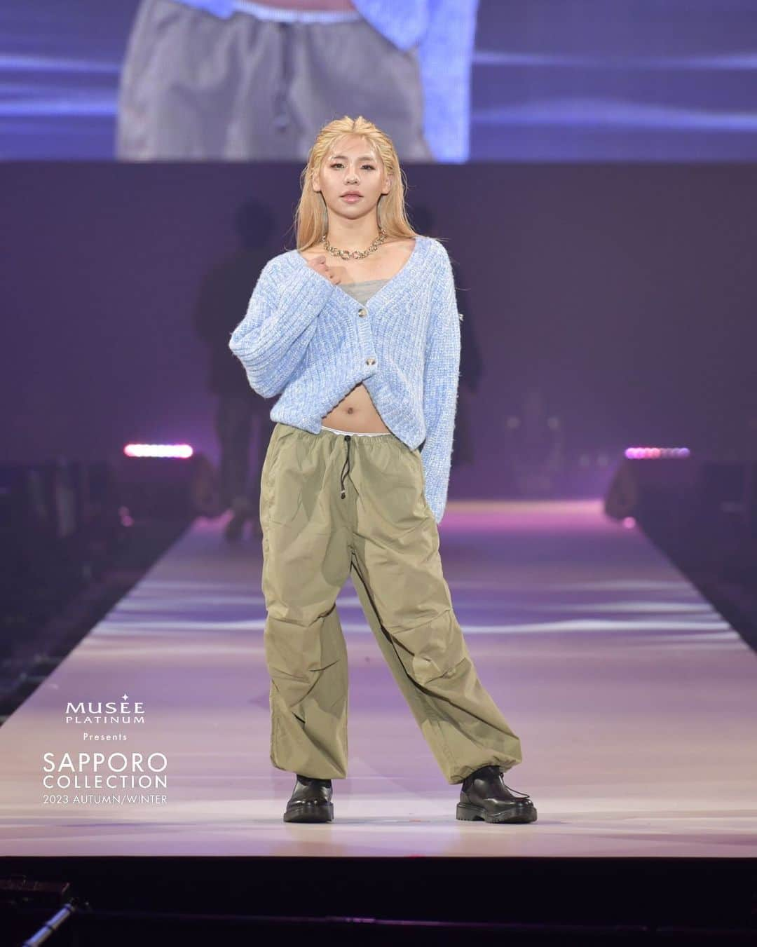 札幌コレクションのインスタグラム：「🫧SPECIAL STAGE SHOT🫧  ミュゼプラチナム Presents SAPPORO COLLECTION 2023 A/W ミクチャ STAGE【ミスコン】  @mix_channel   #とうあ @___2toua2___   ┈┈┈┈┈┈┈┈┈┈┈┈┈┈┈ 次回2024.3.16(土)開催決定!! 超速先行販売開始🏃💨 ハイライトからcheckしてね✔︎  SAPPORO COLLECTION 2024 SPRING/SUMMER 会場🏟｜北海きたえーる 日程📆｜2024.3.16(土)  ●全席指定・先着順 SS席　¥7,500 S席　 ¥6,000 A席　 ¥5,000 ┈┈┈┈┈┈┈┈┈┈┈┈┈┈┈  #札幌コレクション #サツコレ #サツコレAW #サツコレ23AW #札幌ファッションショー #sapporocollection #ファッションショー #ファッションイベント #札幌 #札幌イベント #北海道 #北海道イベント」