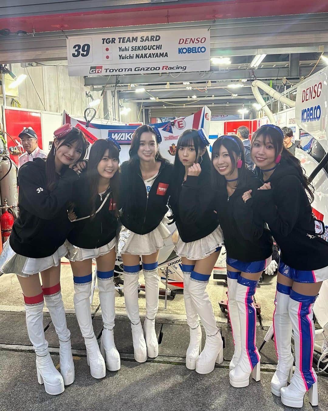 林紗久羅さんのインスタグラム写真 - (林紗久羅Instagram)「. . . . SUPER GT Rd.8もてぎ最終戦予選日 ありがとうございました❣️ . 39号車DENSO KOBELCO SARD GR Supraは 明日は15番手から表彰台目指して 全力で追い上げます🔥 . 今シーズン最後の１日を沢山楽しみましょう🌸 . 引き続きTGR TEAM SARDに 熱い、熱い、応援を！ぜひ、ぜひ、ぜひ！ よろしくお願いします🫡💙❤️ . . . #tgrteamsard #densokobelcosardgrsupra #kobelco #supergt #モビリティリゾートもてぎ #racequeen #レースクイーン #kobelcosteelers #kobelcogirls #supra」11月4日 22時44分 - sa1210ku