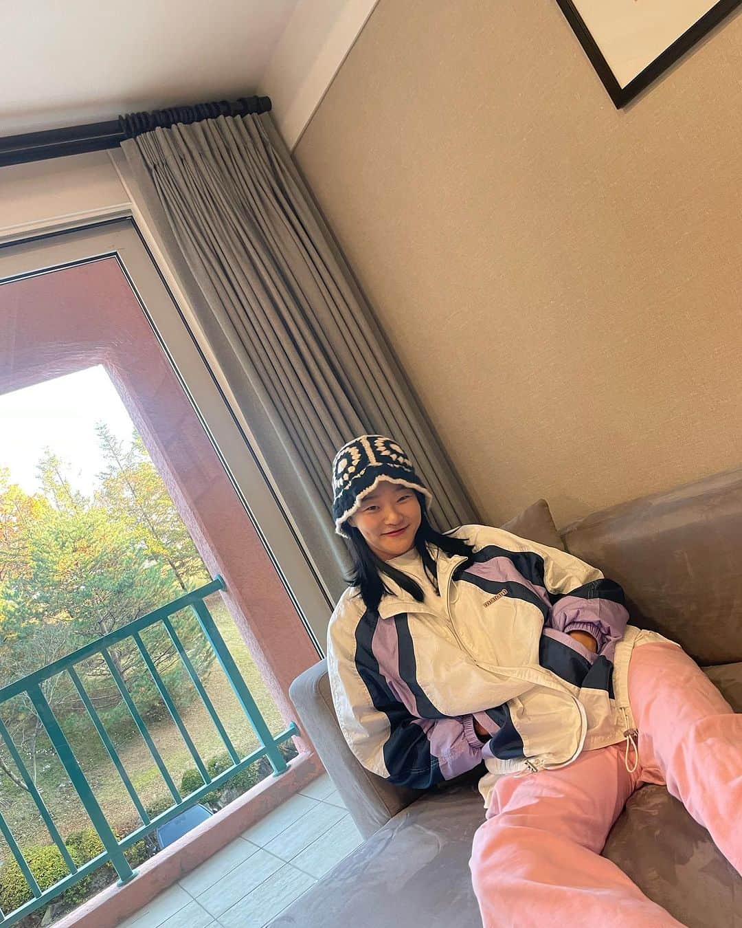 ヒョニ・カンのインスタグラム：「Day or Night ? 🤪」