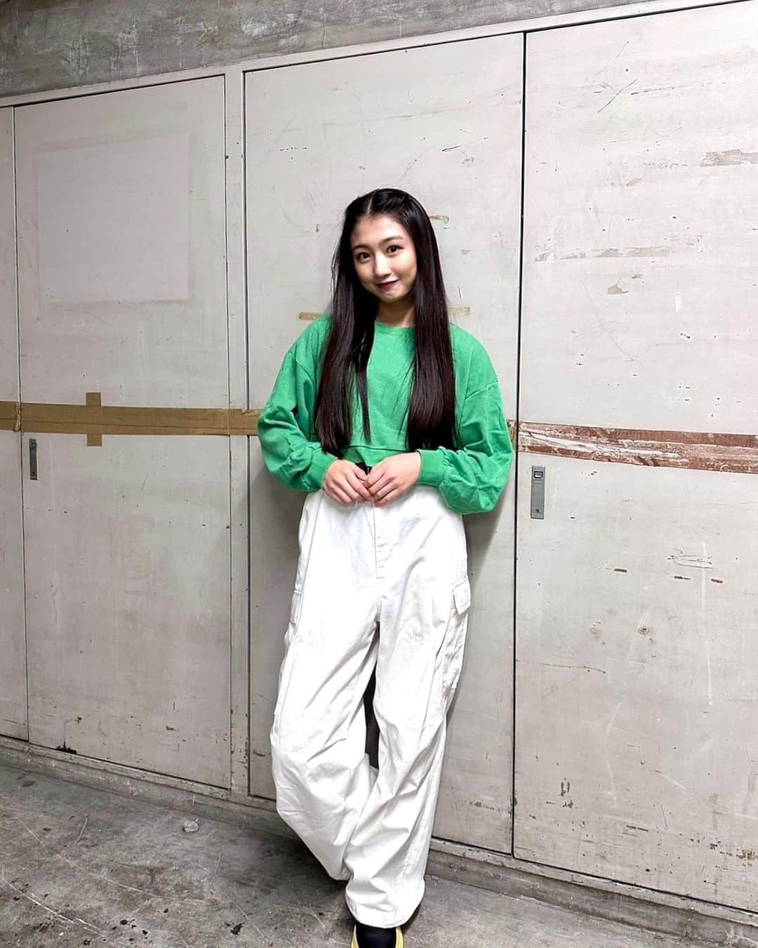 塩月希依音さんのインスタグラム写真 - (塩月希依音Instagram)「Green💚  #コーデ#code#ファッション#fashion #スポーティー#スポーティーコーデ #スポーティー女子 #カーゴパンツ #カーゴパンツコーデ #ショート丈#green #緑#グリーン#jk#ljk #05#05년생 #05line#fyp #ootd」11月4日 22時51分 - keito.shiotsuki