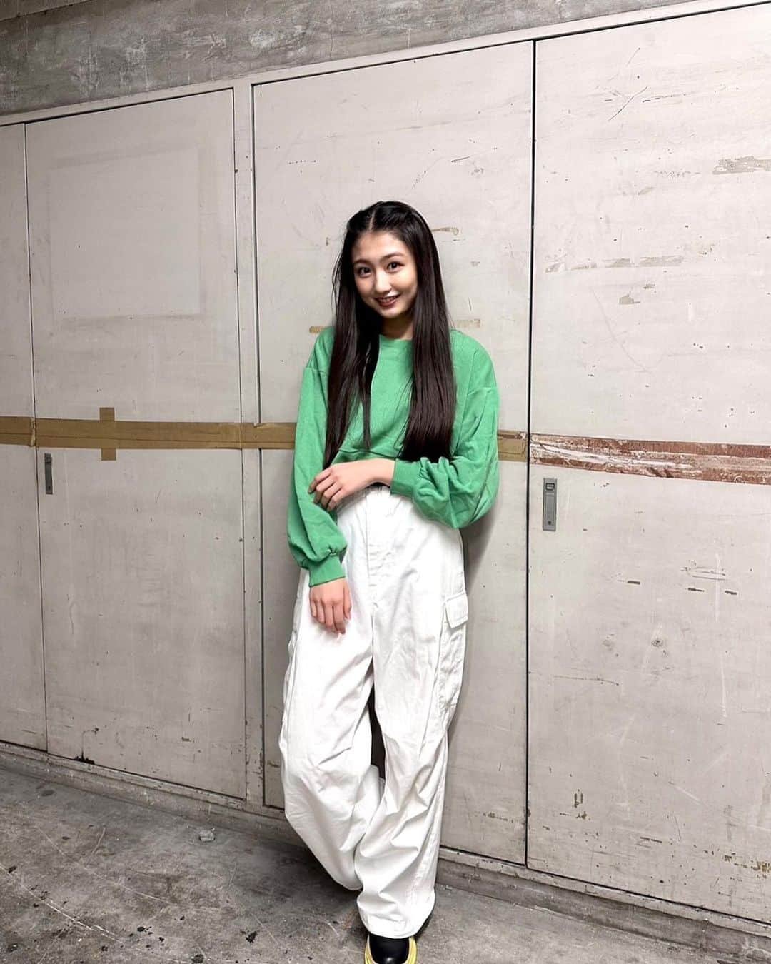 塩月希依音さんのインスタグラム写真 - (塩月希依音Instagram)「Green💚  #コーデ#code#ファッション#fashion #スポーティー#スポーティーコーデ #スポーティー女子 #カーゴパンツ #カーゴパンツコーデ #ショート丈#green #緑#グリーン#jk#ljk #05#05년생 #05line#fyp #ootd」11月4日 22時51分 - keito.shiotsuki