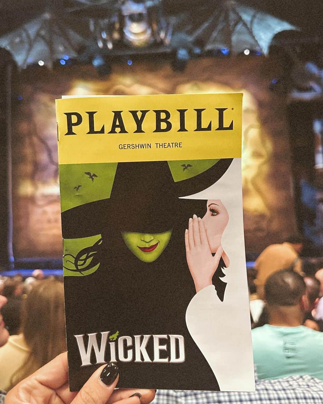 Cara Van Brocklinさんのインスタグラム写真 - (Cara Van BrocklinInstagram)「Last night…what’s your favorite broadway show in NYC? I haven’t seen a ton, but I’ve seen a few and decided the boys needed to see Wicked, and it did not disappoint! And i documented my cute look of course 🫶🏻 https://liketk.it/4mNPD」11月4日 22時55分 - caraloren