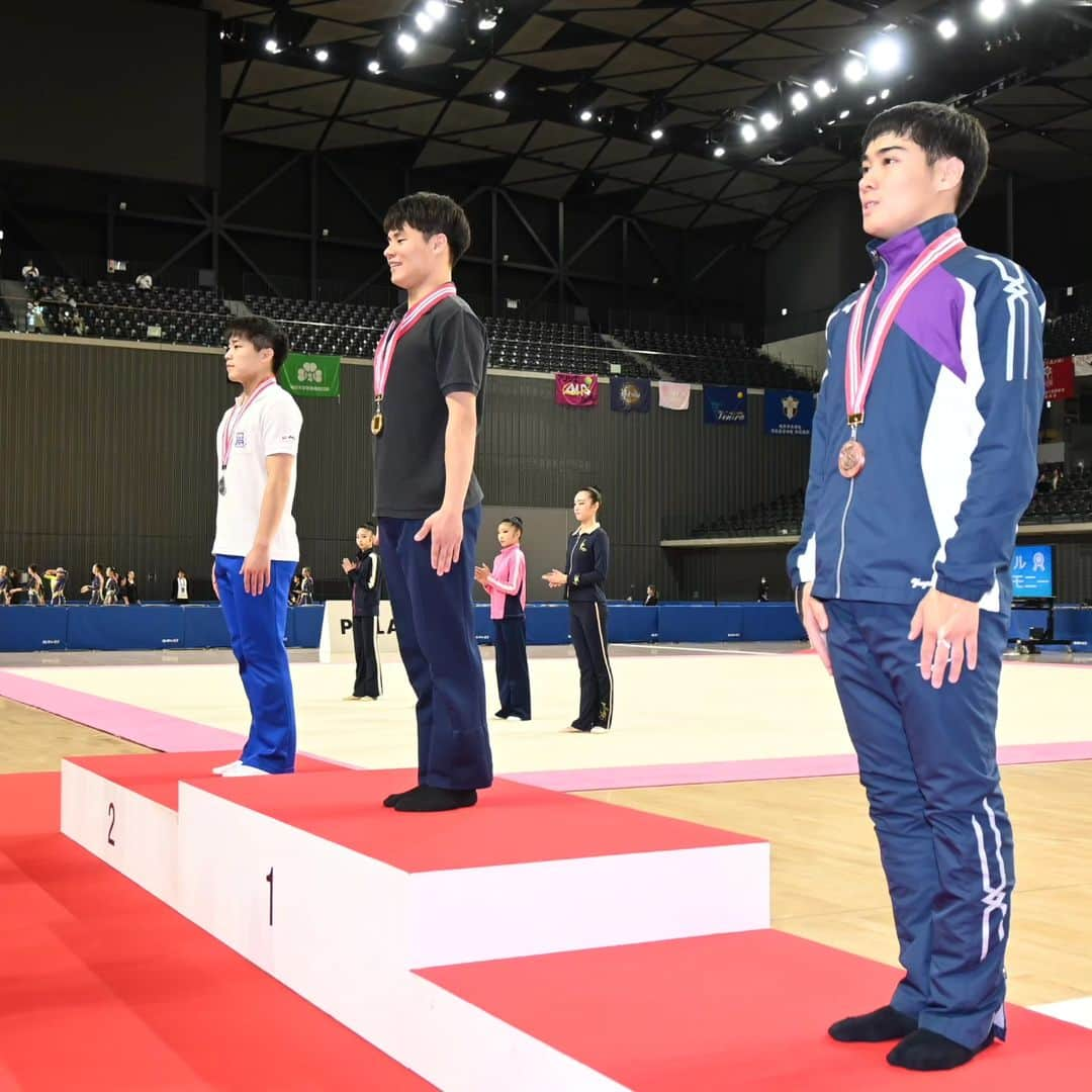 日本体操協会のインスタグラム：「第76回全日本新体操選手権大会🇯🇵10/29 * 男子個人種目別 スティック結果 1位　#尾上達哉　 2位　#岩渕緒久斗　 3位　#東本侑也　　 4位　#堀孝輔　 5位　#岡本瑠斗　 6位　#海谷燎摩　 7位　#森谷祐夢　 8位　#田窪莉久　  大会情報ページ👉️ https://www.jpn-gym.or.jp/rhythmic/event/34999/  #全日本新体操選手権 #2023RGALLJAPAN #新体操 #rhythmicgymnastics #男子新体操 #mensrhythmicgymnastics」