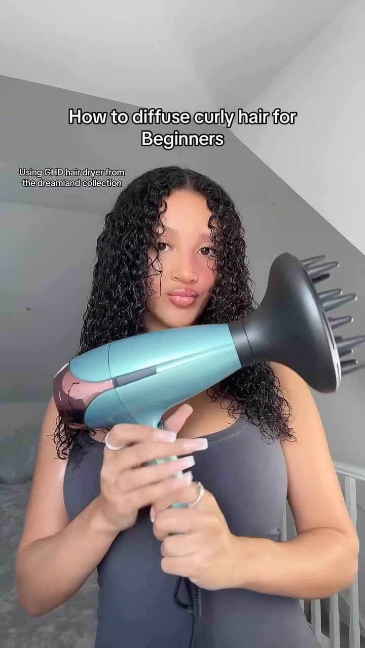 のインスタグラム：「@ryleyisaac easy 3 step diffusing routine using our helios hairdryer & diffuser from the new dreamland collection☁️🩵   #curlyhair #diffusing #ghddreamland #howtodiffusehair #diffusingcurls」