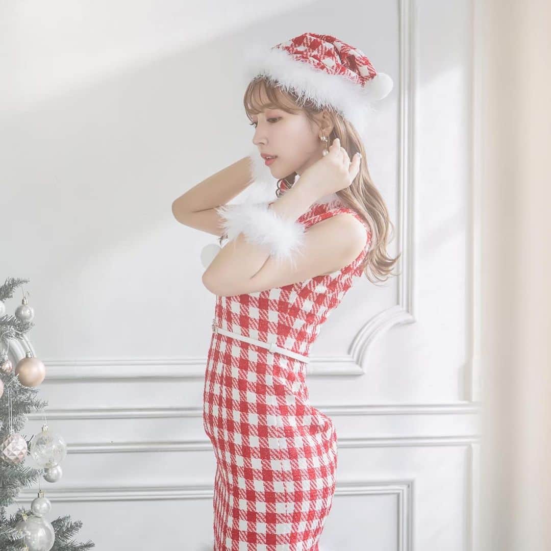 シュガーさんのインスタグラム写真 - (シュガーInstagram)「23’ サンタコス発売スタート🎄💫 三上悠亜×ギンガムサンタ👨❤️‍  今年は韓国っぽ要素たっぷりの “ギンガムサンタ”が流行るらしい🫶💕  毎年クオリティの高いサンタコスを 発売するのはsugarだけ🎄🎁 トレンドサンタは早めに抑えておこ🧸🎈  #サンタコスチューム #コスチューム #サンタクロース #サンタコスプレ #クリスマス #クリスマスイベント #クリスマスパーティー #コスプレ #cosplay #コスプレ通販 #santaclaus #christmas #christmasparty #サンタ買うならシュガー #キャバドレス通販 #キャバ通販 #ドレス通販 #ドレスショップ」11月4日 22時59分 - dress_sugar