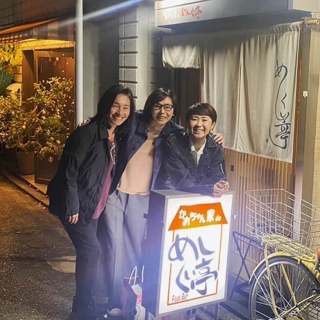 伊達公子さんのインスタグラム写真 - (伊達公子Instagram)「今宵は「チームK3会」 @jinnai_kimiko  @kogamihokogamiho  3人で武蔵小山にある楽しいお店に 連れて行ってもらったー。 古閑美保ちゃんの知っているお店。 最後には〆のハンバーグ(もちろん3人ともライス付き) 肉汁がじゅわーって出てくるのを撮ったほうがいいと美保ちゃんが！ 伝授されてやってみる陣内さん！ 私が10数年ぶりに昨年夏にやったゴルフの映像を見て美保ちゃんダメ出し！ などみんなで大笑いしながらたくさん一気に食べて次の場所の候補を出して(日程は決めず) 2時間でバイバイ👋 なんともアスリート的な感じの夜でした。 楽しいなー。  #伊達公子 #kimikodate  #テニス  #テニスプレイヤー #tennis  #tennisplayer #2023年11月4日 #陣内貴美子 #バドミントン #バドミントン女子  #女子プロゴルファー  #プロゴルフ  #チームk3会」11月4日 23時00分 - kimiko.date