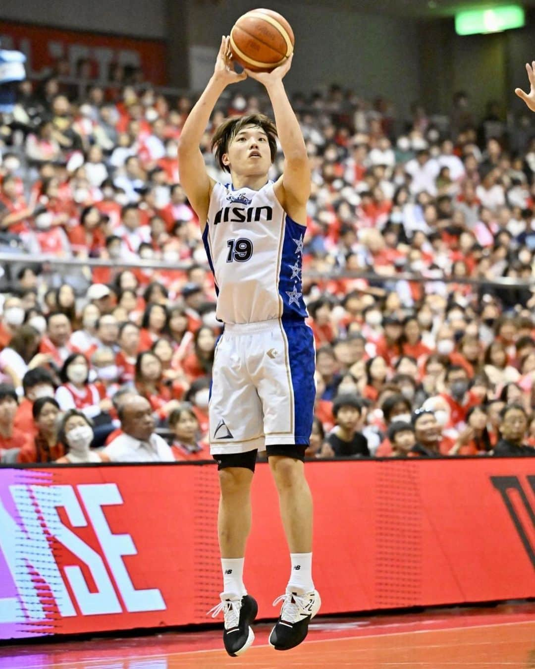 シーホース三河のインスタグラム：「11/4(土)vs.千葉ジェッツ🛩 #PHOTO 千葉J 83-88 三河  #ガチ #シーホース三河 #Bリーグ #シーホース #seahorsesmikawa #BLEAGUE #バスケットボール #バスケ #basketball #三河」