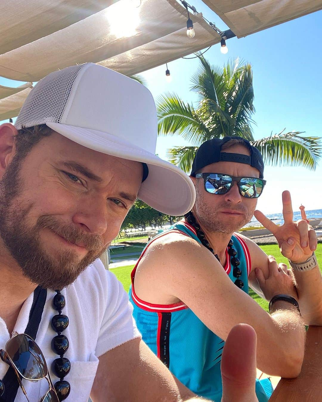 ケラン・ラッツのインスタグラム：「Bro time! @brandonjlutz   Thanks @johnpeelfitness @mojoactiveadventures 🙌🏝️」