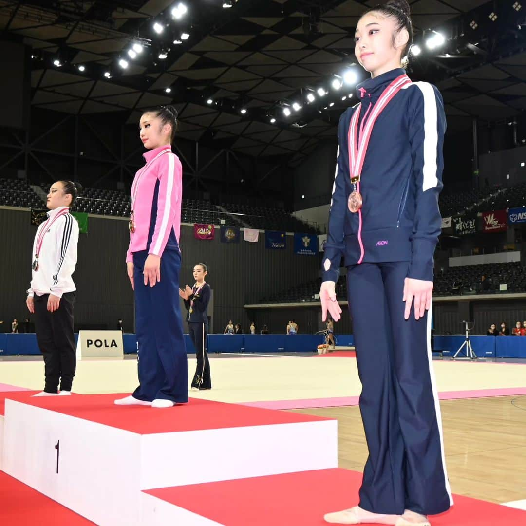 日本体操協会のインスタグラム：「第76回全日本新体操選手権大会🇯🇵10/29 * 女子個人種目別 ボール結果 1位　#鈴木菜巴　 2位　#松坂玲奈　 3位　#岡本華英　 4位　#鶴田芽生　 5位　#小西野々花　 6位　#島﨑もも　 6位　#安藤愛莉　 8位　#喜田未来乃　  大会情報ページ👉️ https://www.jpn-gym.or.jp/rhythmic/event/34999/  #全日本新体操選手権 #2023RGALLJAPAN #新体操 #rhythmicgymnastics #男子新体操 #mensrhythmicgymnastics」