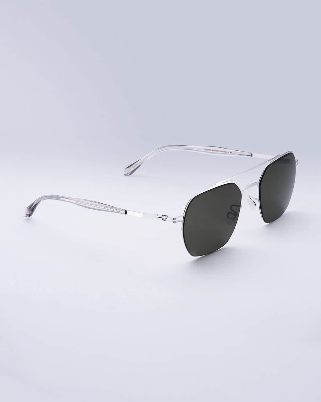 MYKITAのインスタグラム：「Sunglasses ARLO with the new flow temple – the polished acetate accentuates the underlying structure for a high-tech, precious aesthetic.    Available now at MYKITA Shops and selected retailers worldwide. Shop at mykita.com」