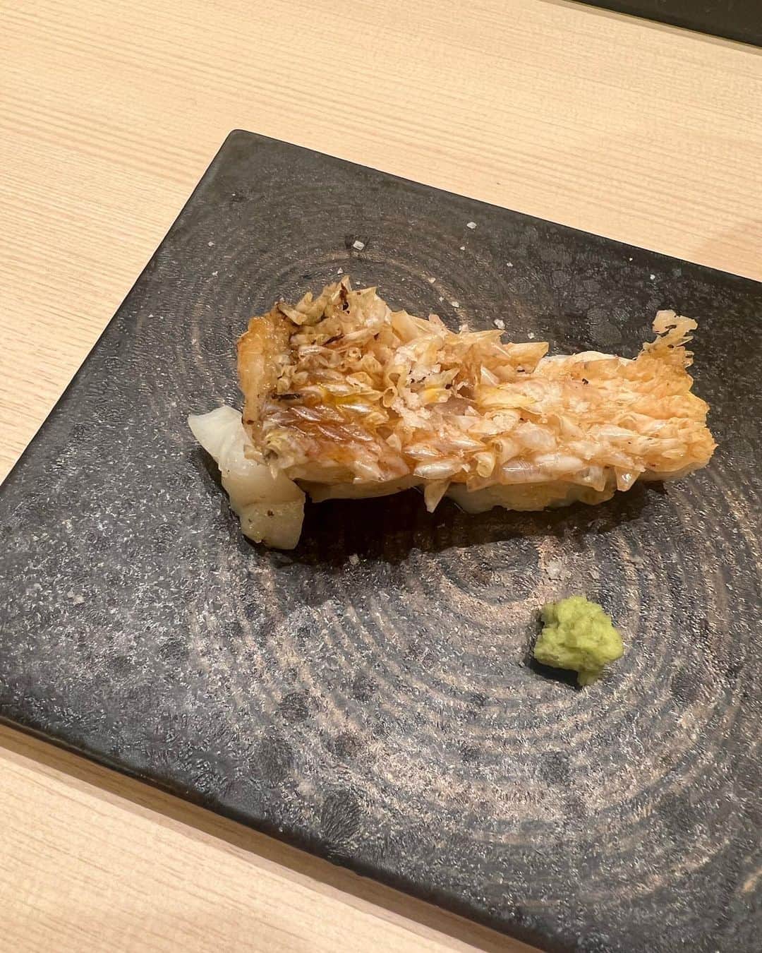 CHIHARUさんのインスタグラム写真 - (CHIHARUInstagram)「久しぶりの食べ物投稿です。 本当に久しぶりにゆっくりお寿司を頂きました。 何ヶ月ぶりにビールも少しだけ頂いてみたり。。  何もかもが美味しかったぁ〜❤️ @sushiyanobu   #すしや宣  #お寿司 #広尾 #わらび餅 #最高すぎた」11月4日 23時19分 - shoyabuki0426