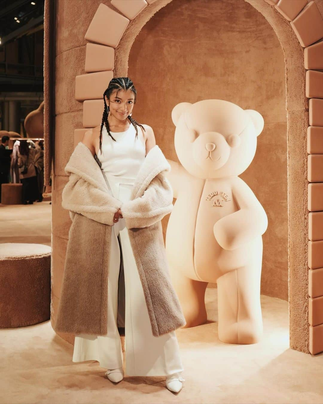 ローラさんのインスタグラム写真 - (ローラInstagram)「Hi Teddy Ten😋🧸🎵 @maxmara」11月4日 23時30分 - rolaofficial