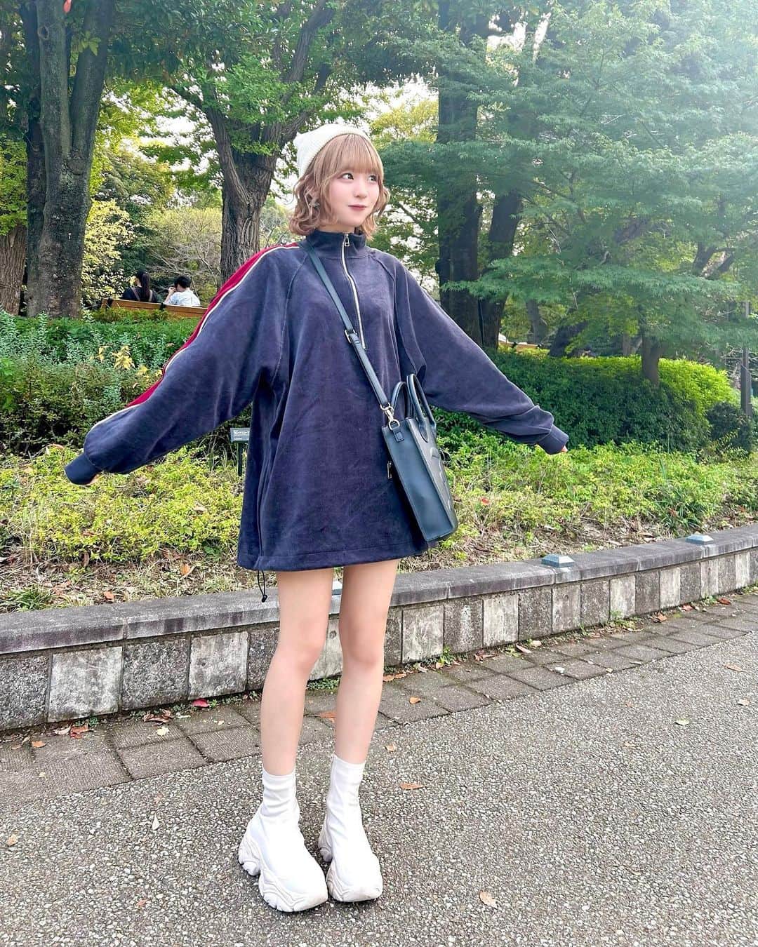 濱越さおりのインスタグラム：「. たまには全身載せてこうと思うーっ！ 動物園行ってきた🦍」