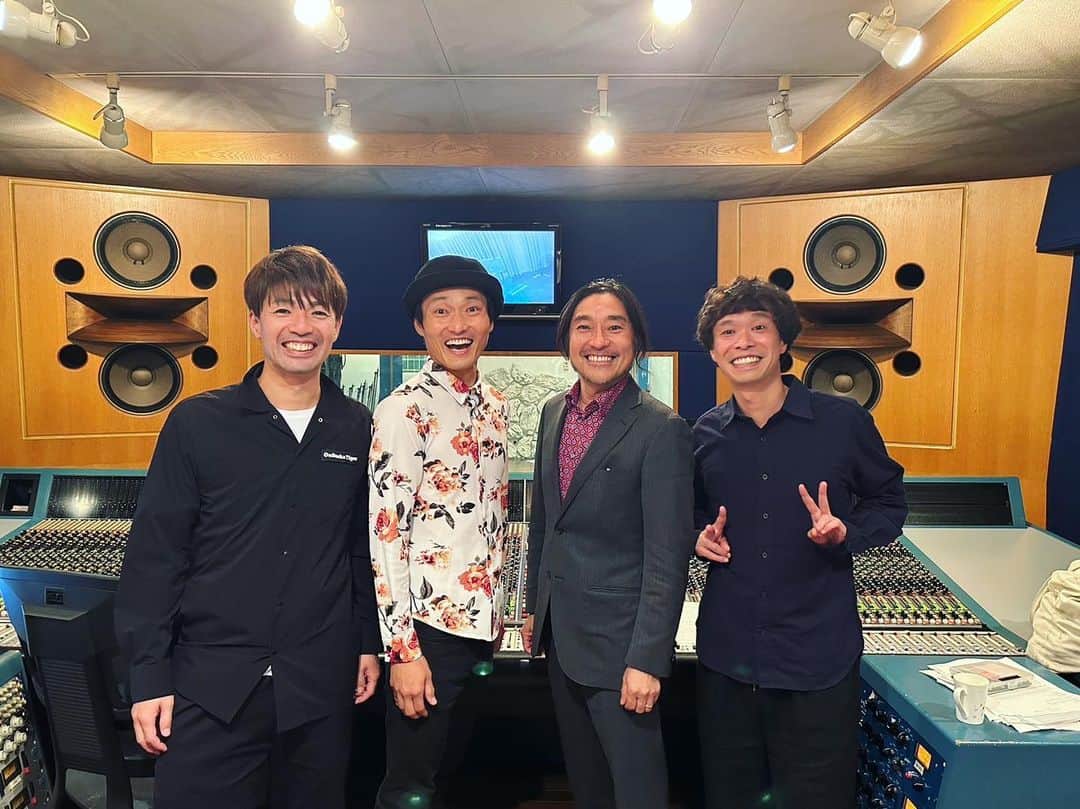 のインスタグラム：「11月5日。  明日の14:00〜16:00ですね。  どうやらウルフルズのトータス松本さんがやってるラジオ【 Got You OSAKA 】にて、トータスさんがウルトラズの為に作ってくれた曲【太陽に勝つ】のホンコンチュニジアが歌ってるバージョンが流れるみたいですよ。  もう、めちゃくちゃです。  これは聞かないと、、、。  #ホンチュニくん #君生きててよかったなぁ #山さん」