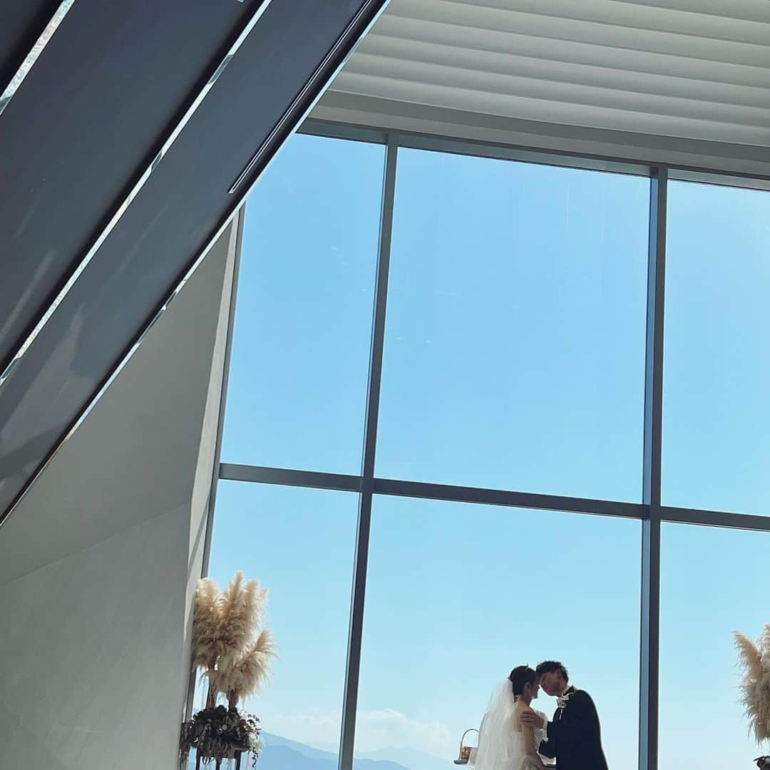 藤後夏子さんのインスタグラム写真 - (藤後夏子Instagram)「1番下のいとこがお嫁に行きました🕊️ 結婚式をきっかけに 初めて家族みんなで鹿児島に来て、法事もお墓参りもやっとみんなで行くことができました。 誘ってくれてありがとう🩷 明日、鹿児島観光して帰ります☺️ #wedding」11月4日 23時35分 - natsukotogo