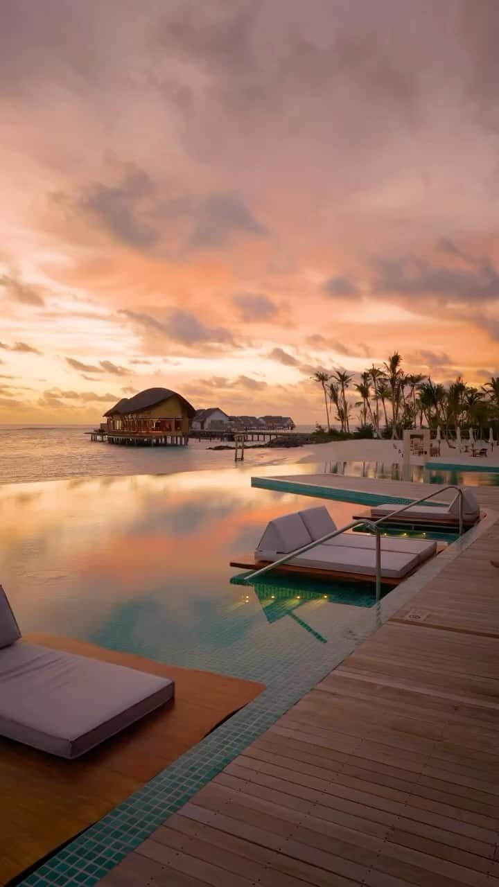 Maldivesのインスタグラム：「Unlock the magic of the season with our exclusive festive offers at Hilton Maldives Amingiri.   Book minimum 03/10 Night stays by November 30, 2023, and embark on an extraordinary escape. Enjoy discount of up to 32 percent on accommodation, along with complimentary upgrade to half board.  Festive offer remains valid for stays until January 9, 2024.  For bookings and inquiries: Reach out to us via DM or WhatsApp at +960 760 5656.   #hiltonmaldives #luxuryresort #festiveholiday #festiveoffers #maldivesresort #luxuryescapes #islandgetaway #omaldives #nichegetaways #hiltonhotel #luxurytravel #sunset」
