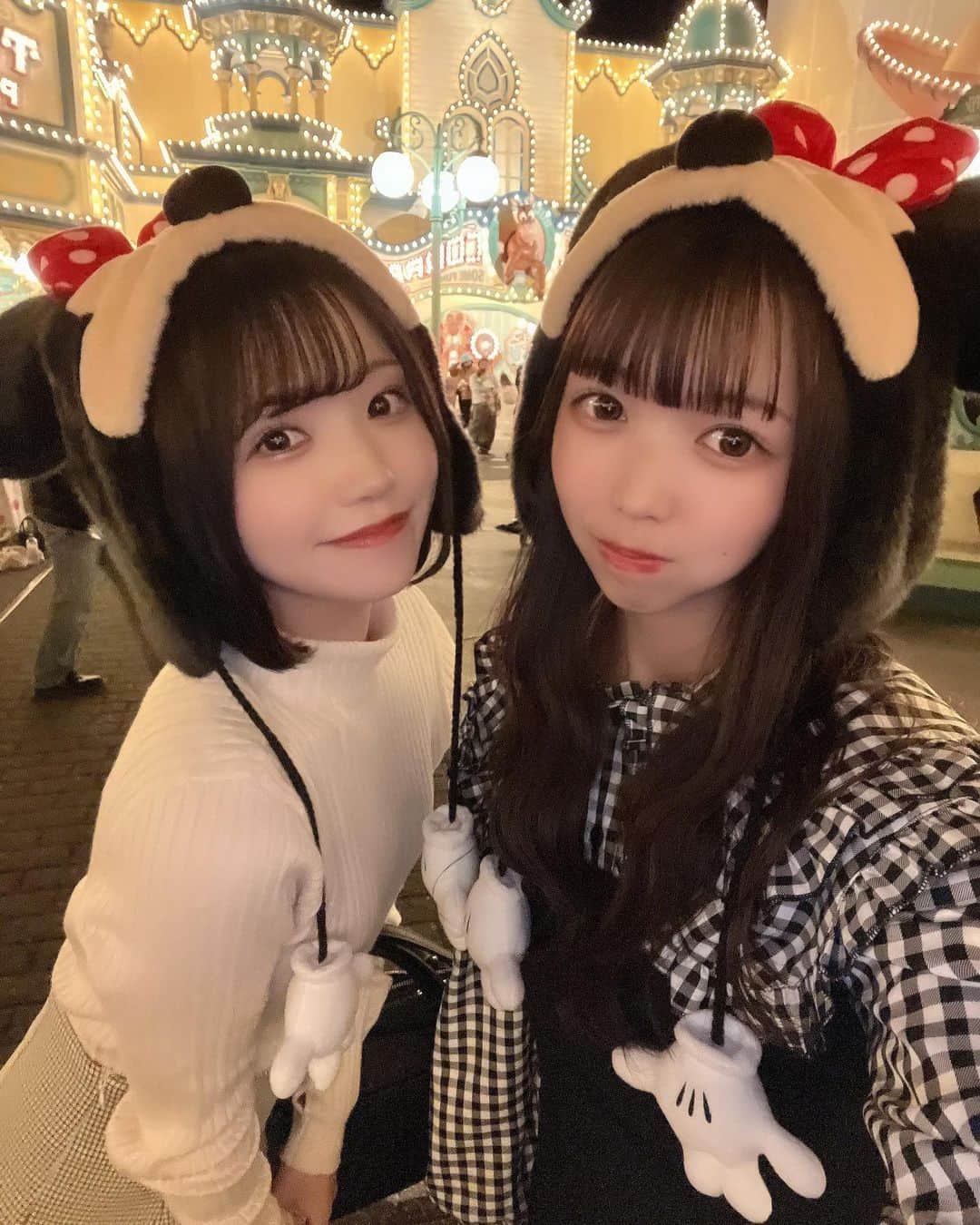 鈴木彩夏のインスタグラム：「今年2回目あいりたんとディズニー!!♡  . , , #ディズニーコーデ #ディズニー #ディズニーシー #ディズニーカチューシャ #fyp #fypシ」