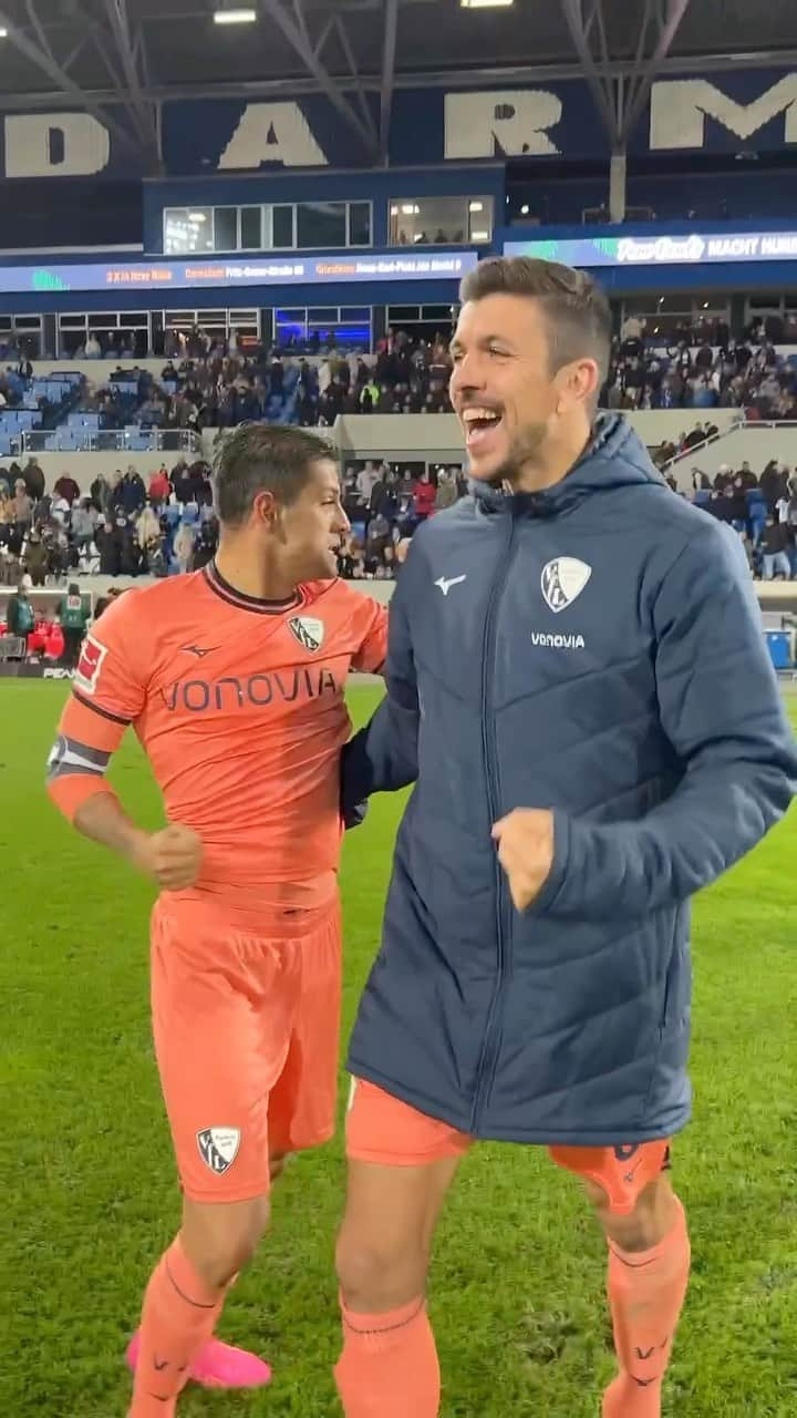 クリスチャン・ガンボアのインスタグラム：「🥺💙🥳 Pure Freude! 🇫🇷🇨🇷🙏🏼 __________ @anthony.losilla @crisgam89 #SVDBOC #meinVfL #VfLBochum #Bundesliga #Bochum #Losilla #Gamboa」