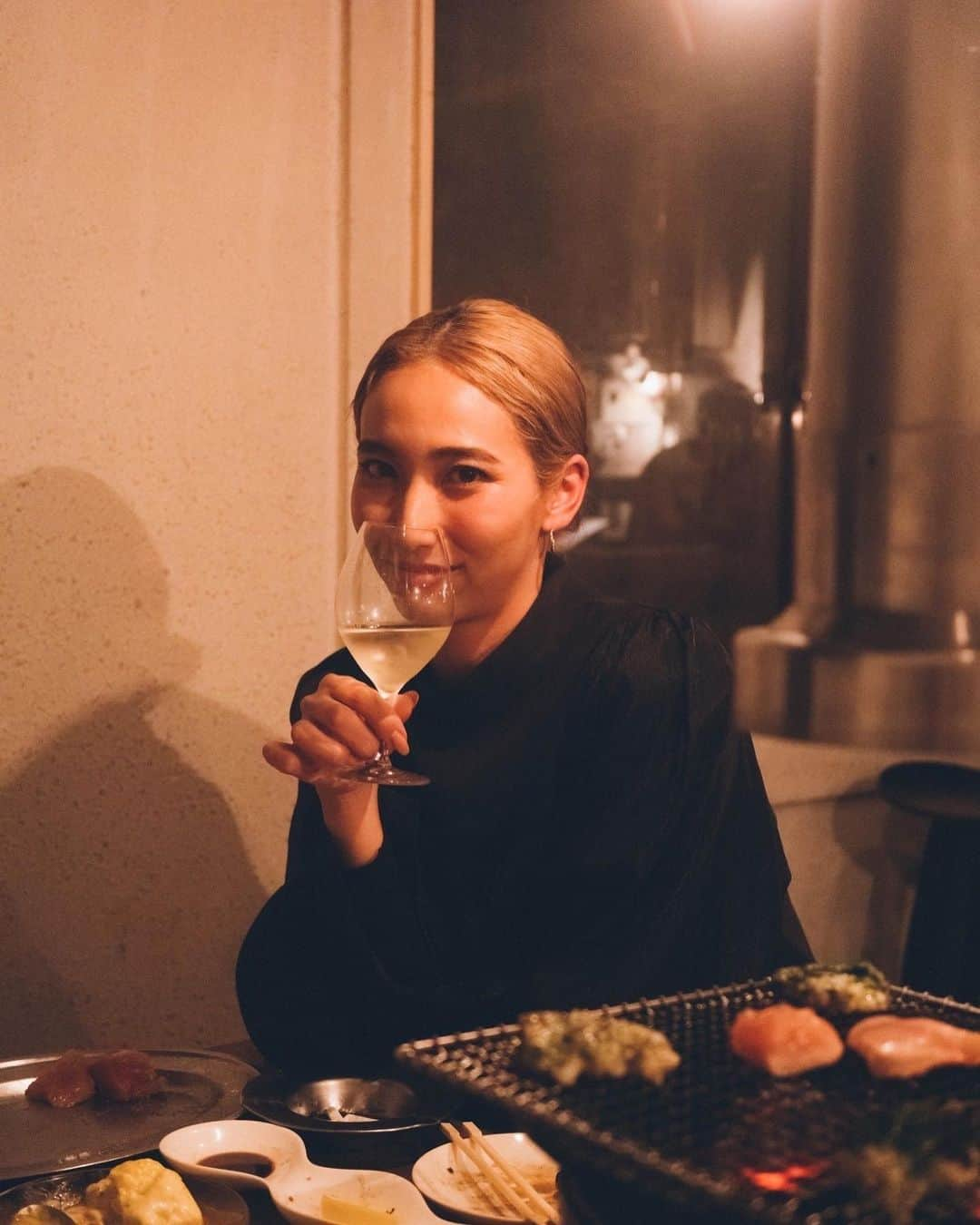 SAKURAのインスタグラム：「🍷😏😗😆」