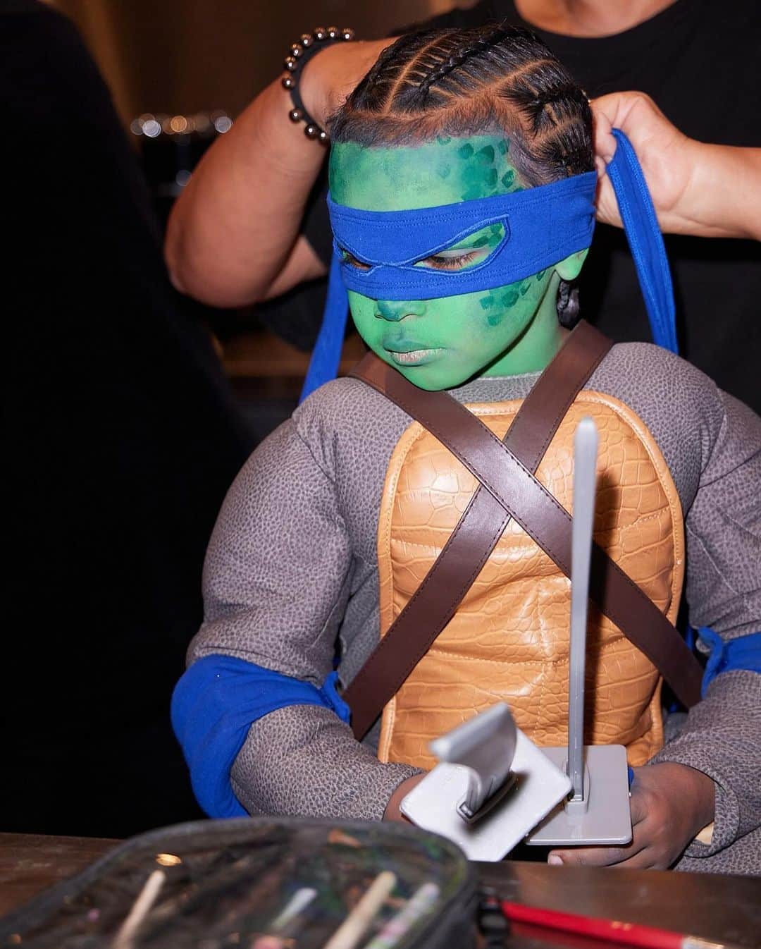 キム・カーダシアンさんのインスタグラム写真 - (キム・カーダシアンInstagram)「The cutest Ninja Turtle and Firemen and a little ghost and kitty who doesn’t like to dress up for Halloween 👻 🤣」11月4日 23時55分 - kimkardashian