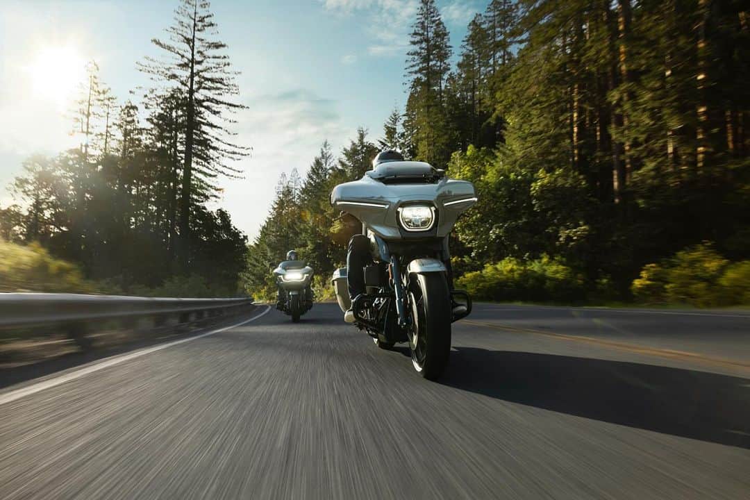 Harley-Davidsonのインスタグラム：「Cruise connected.​  2023 CVO Road Glide and Street Glide at link in bio.​」