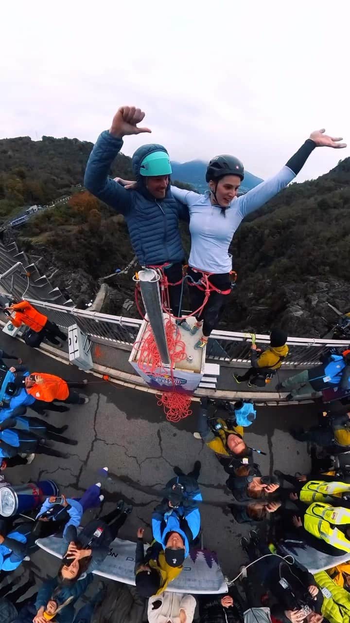 イェルネイ・クルーダーのインスタグラム：「CHAMPIONS OF RED BULL DUAL ASCENT 🎉🍾 @kruderjernej @julijakruder 🧗🧗‍♀️」