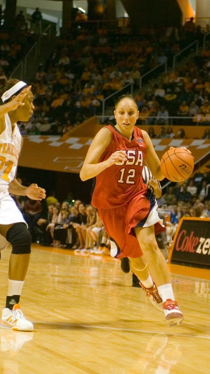 USA Basketballのインスタグラム：「16 years ago today, @dianataurasi dropped 26 pts to lead the 🇺🇸 #USABWNT to a win over top ranked Tennessee.   Tomorrow, the USA Women meet 🧡 @ladyvol_hoops again in Knoxville (6 pm ET, SEC Network)」