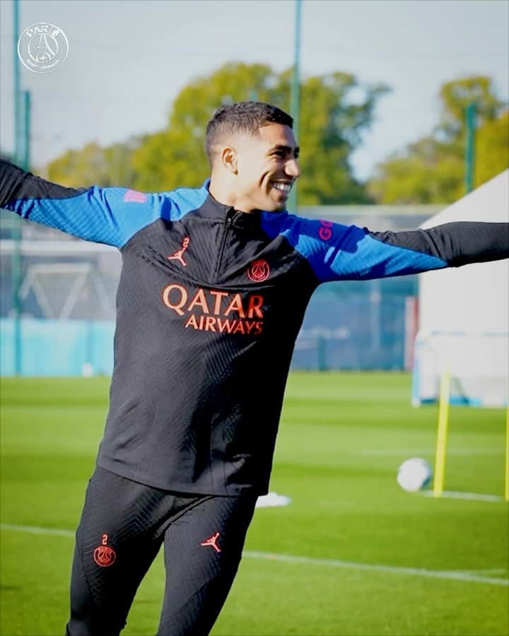 のインスタグラム：「𝗛𝗮𝗽𝗽𝘆 𝗕𝗶𝗿𝘁𝗵𝗱𝗮𝘆 @achrafhakimi! 🎂❤️💙 𝗝𝗼𝘆𝗲𝘂𝘅 𝗮𝗻𝗻𝗶𝘃𝗲𝗿𝘀𝗮𝗶𝗿𝗲 @achrafhakimi ! 🎂❤️💙  2️⃣5️⃣ years old today! 2️⃣5️⃣ ans aujourd’hui !」