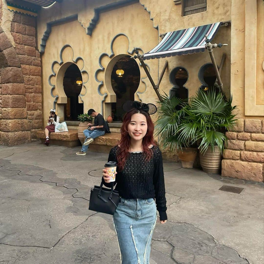 みきなつみさんのインスタグラム写真 - (みきなつみInstagram)「外歩くのにぴったりな季節最高！🍂🚶‍♀️☕️ #DisneySea #ディズニーシー #40周年ディズニー」11月5日 0時12分 - orangeenaa