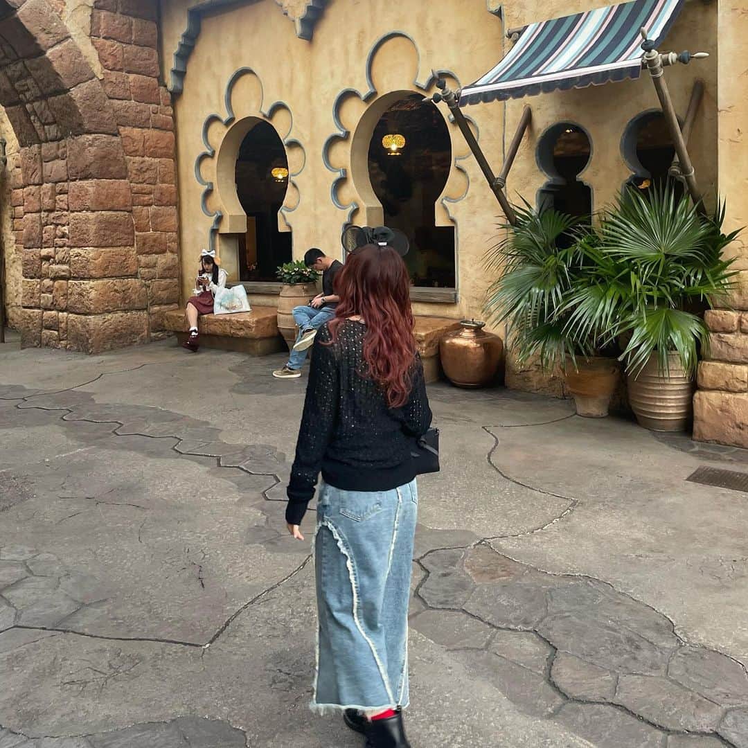 みきなつみさんのインスタグラム写真 - (みきなつみInstagram)「外歩くのにぴったりな季節最高！🍂🚶‍♀️☕️ #DisneySea #ディズニーシー #40周年ディズニー」11月5日 0時12分 - orangeenaa