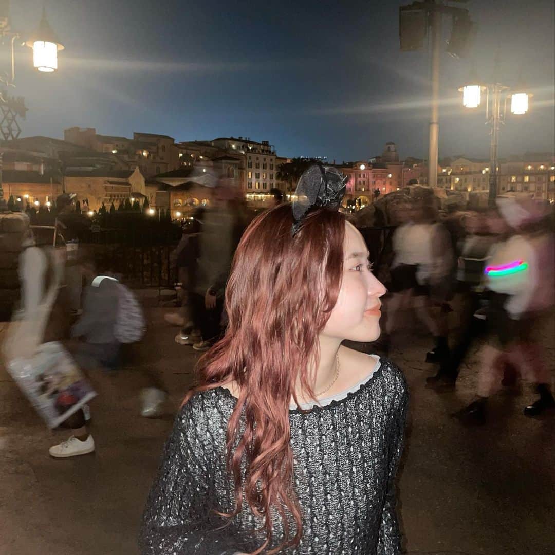 みきなつみさんのインスタグラム写真 - (みきなつみInstagram)「外歩くのにぴったりな季節最高！🍂🚶‍♀️☕️ #DisneySea #ディズニーシー #40周年ディズニー」11月5日 0時12分 - orangeenaa