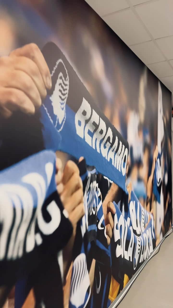 アタランタBCのインスタグラム：「Tutto pronto per #AtalantaInter 🔥  The @gewiss_stadium_official is ready 🏠  #SerieA #GoAtalantaGo ⚫️🔵」