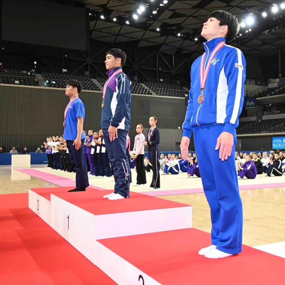 日本体操協会のインスタグラム：「第76回全日本新体操選手権大会🇯🇵10/29 * 男子個人種目別 クラブ結果 1位　#東本侑也　 2位　#尾上達哉　 3位　#田窪莉久　 4位　#岩渕緒久斗　 5位　#村地廉人　 6位　#葛西麗音　 7位　#堀孝輔　 8位　#森谷祐夢　  大会情報ページ👉️ https://www.jpn-gym.or.jp/rhythmic/event/34999/  #全日本新体操選手権 #2023RGALLJAPAN #新体操 #rhythmicgymnastics #男子新体操 #mensrhythmicgymnastics」