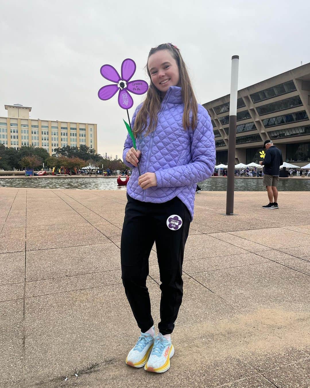 マライア・ベルのインスタグラム：「Participating in the #endalz walks and being surrounded by people who understand and support the fight to end Alzheimer’s and dementia is so inspiring 💜 What a great way to start my weekend! #endalzheimers #endalz」