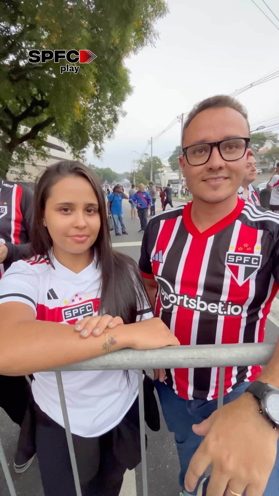 São Paulo FCのインスタグラム：「🏟️ É a torcida mais popular!  E você? De onde está assistindo esse vídeo?   #TorcidaQueConduz #VamosSãoPaulo 🇾🇪」